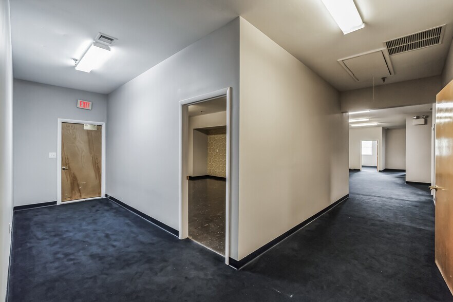 More Photos Of 600 Deer Rd, Cherry Hill Light Distribution For Sale