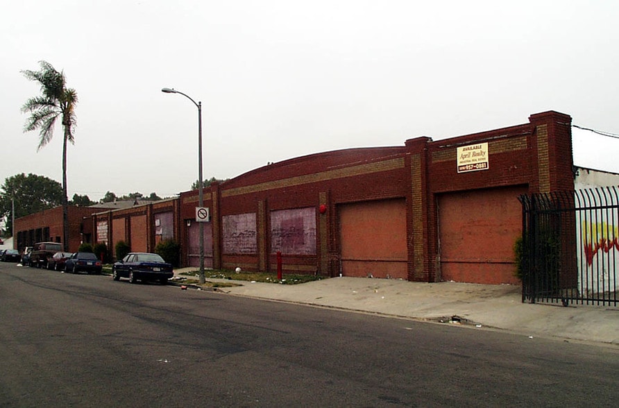 More Photos Of 6215 S Gramercy Pl, Los Angeles Warehouse For Lease