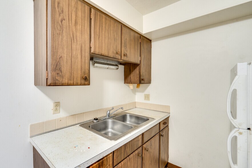 More Photos Of 2615 Ellet Ave, Akron Apartments For Sale