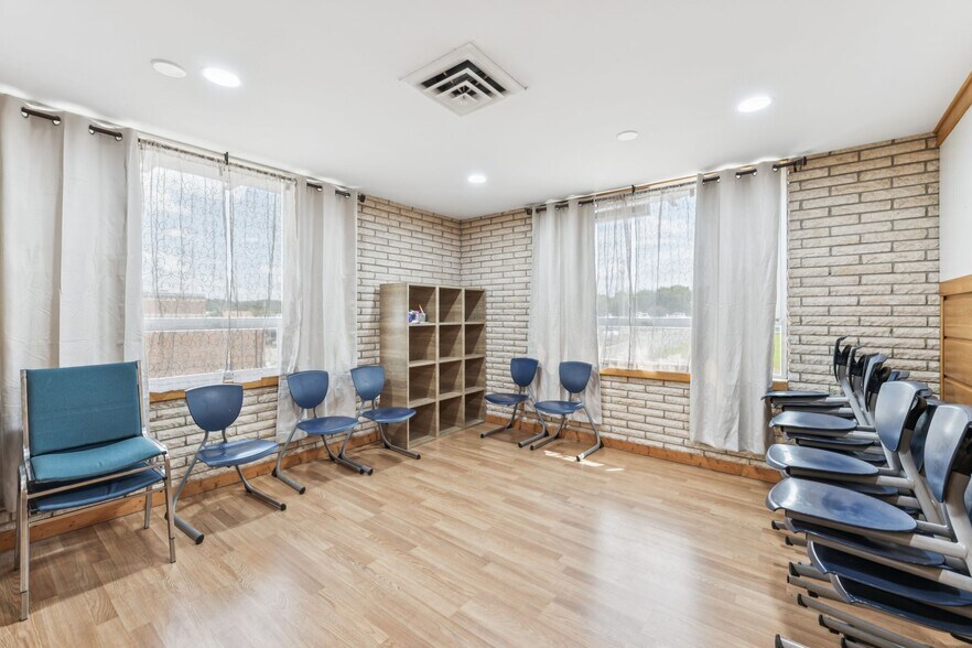 More Photos Of 506 College St W, Fayetteville Office Residential For Sale