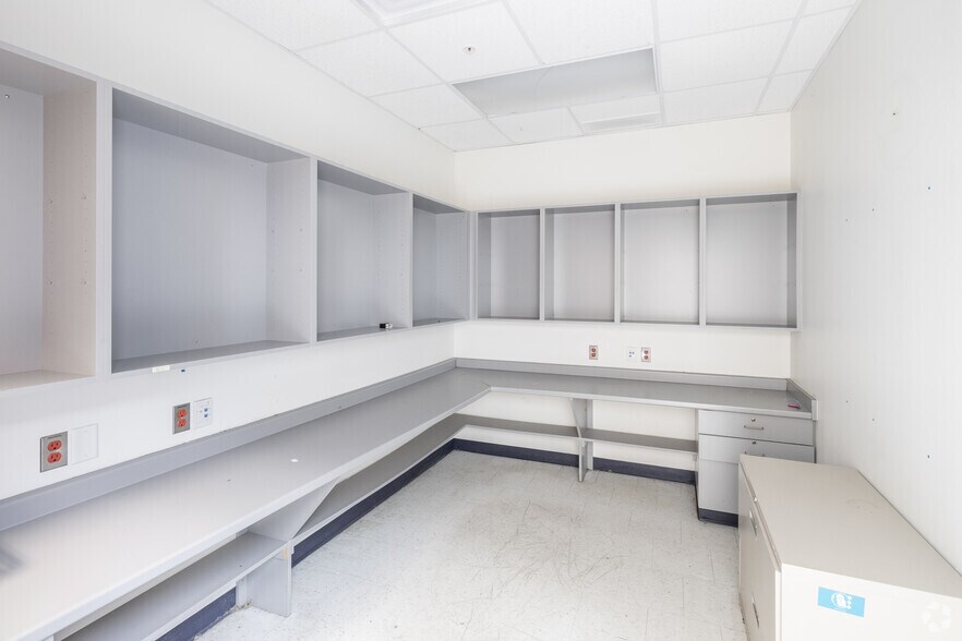 More Photos Of 3742 Innes Rd, Ottawa Unknown For Lease