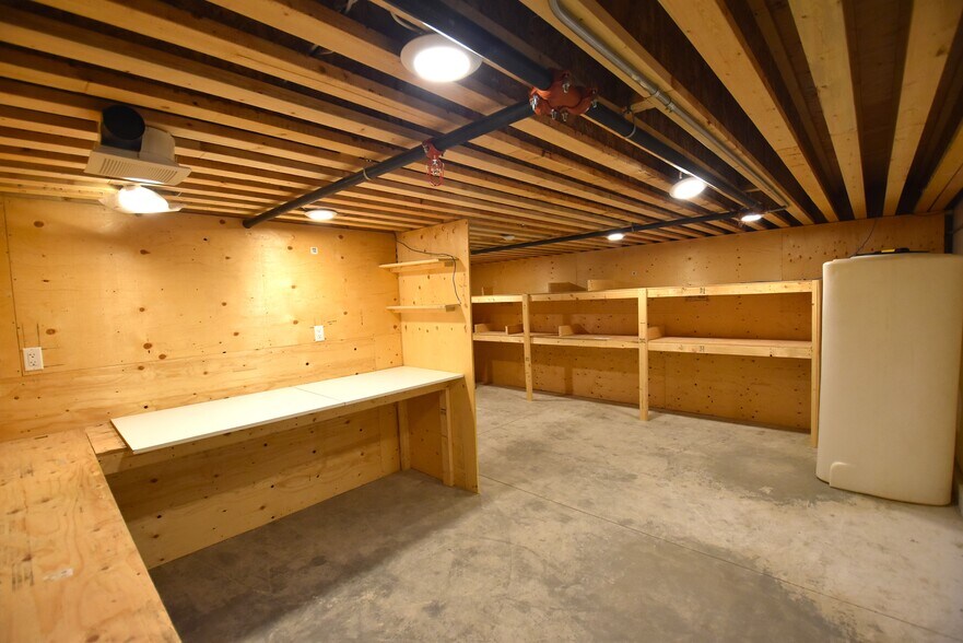 More Photos Of 9903 209 St NW, Edmonton Warehouse For Sale