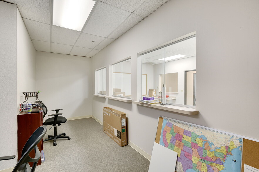 More Photos Of 250 W Main St, Woodland Office For Lease