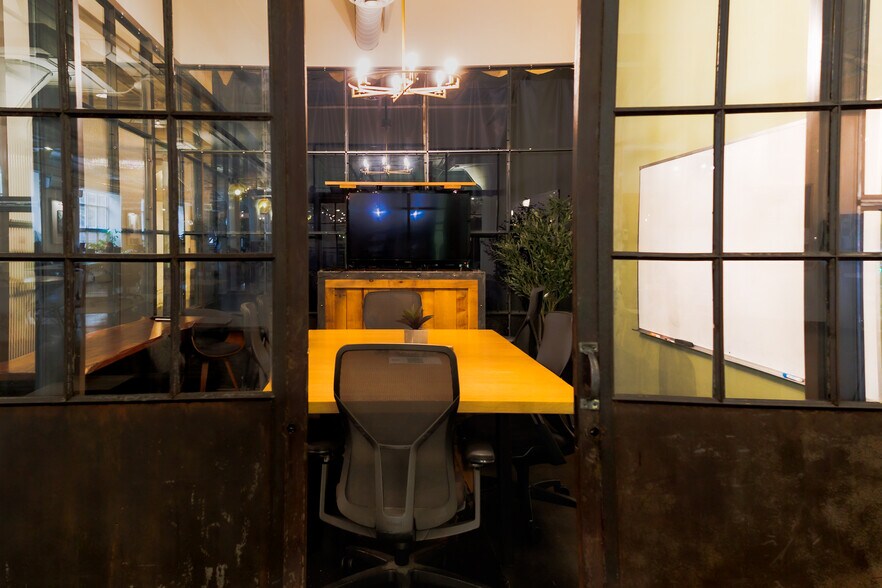 More Photos Of 1010 W Lake St, Minneapolis Coworking Space