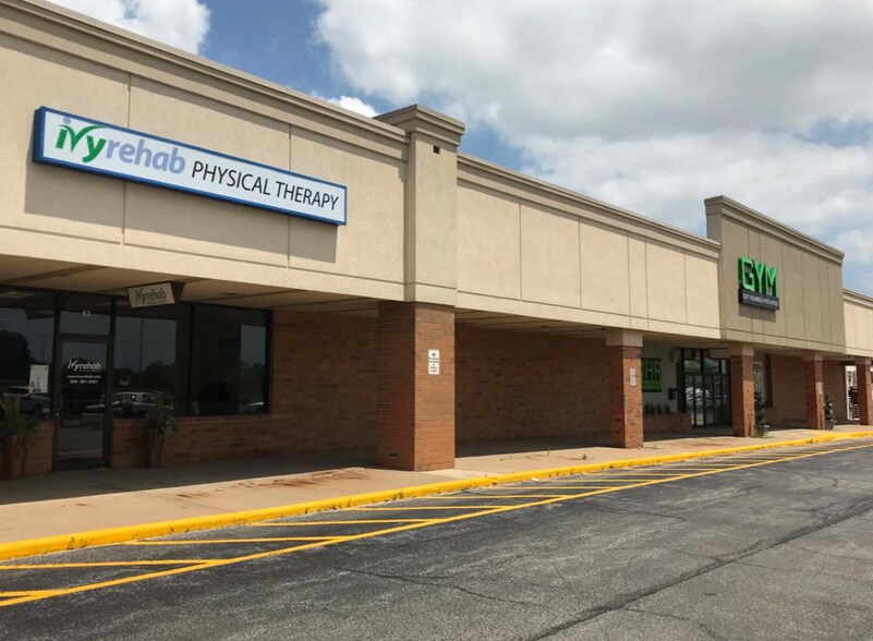 More Photos Of 8-70 Cherry Tree Shopping Ctr, Washington Unknown For Lease