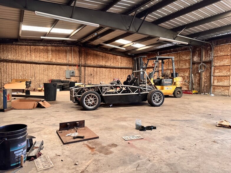 More Photos Of 603 Lake Murray Dr E, Ardmore Flex For Sale