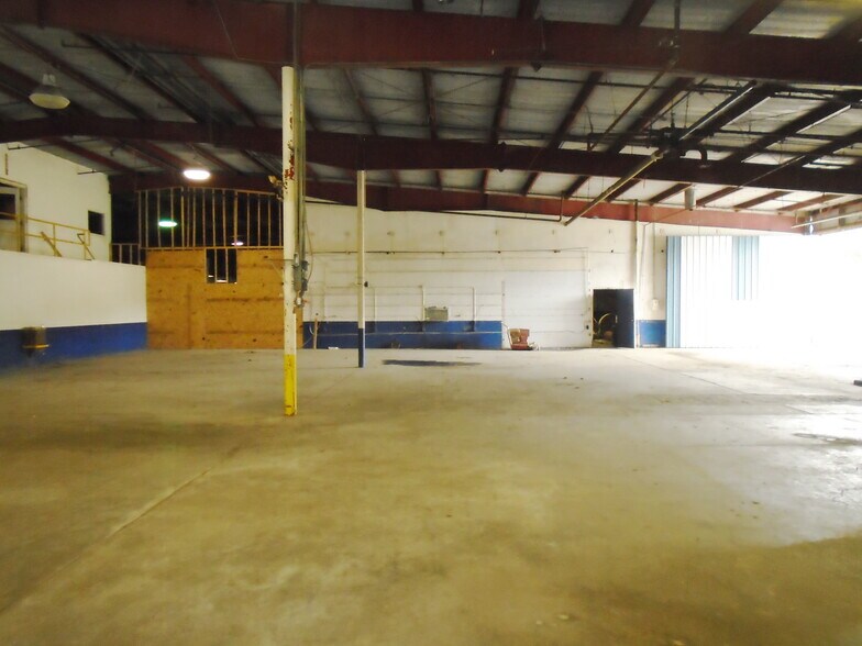 More Photos Of 501 Lakeshore Dr, Kuttawa Warehouse For Sale