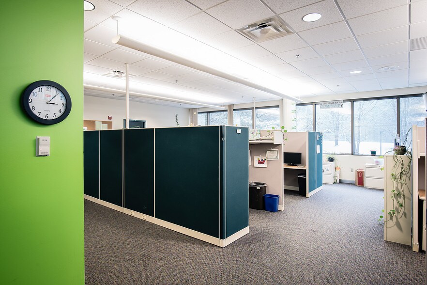 More Photos Of 25 Green Mountain Dr, South Burlington Office For Sale