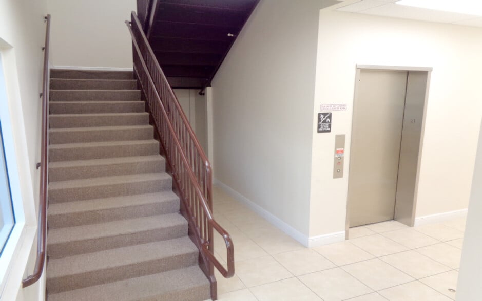 More Photos Of 3924-3960 Coral Ridge Dr, Coral Springs Showroom For Sale