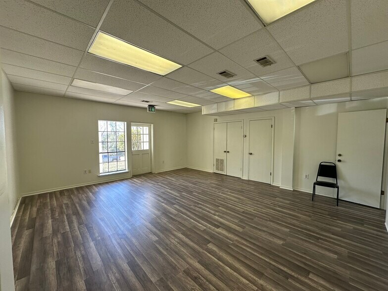 More Photos Of 7384-7388 Highland Dr, Baton Rouge Office For Sale