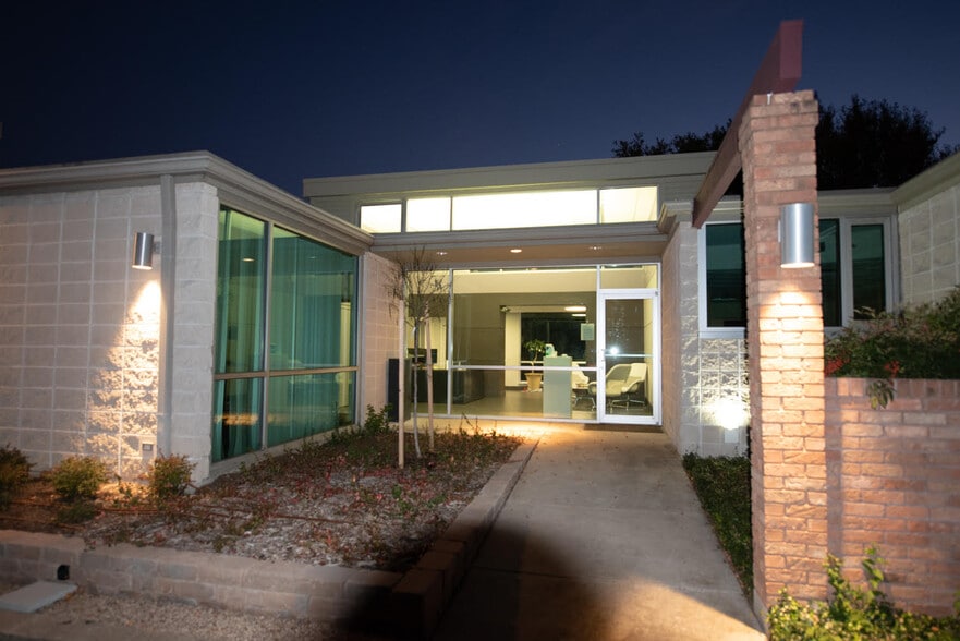 Primary Photo Of 7291 Glenview Dr, North Richland Hills Office For Sale