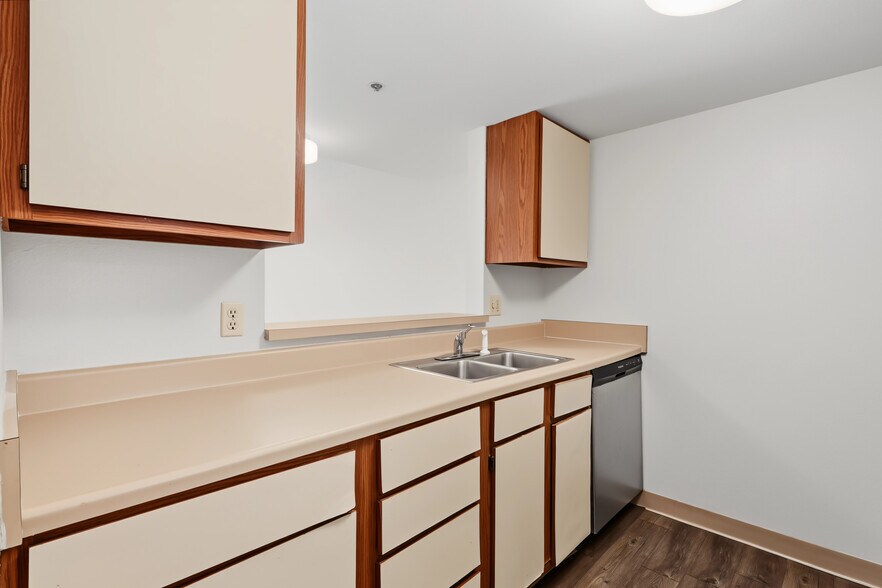 More Photos Of 615 Park St, Des Moines Apartments For Sale