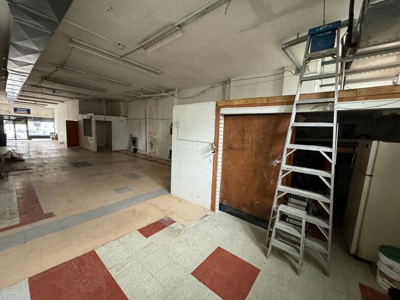 More Photos Of 328 48th St, Union City Storefront Retail Residential For Lease