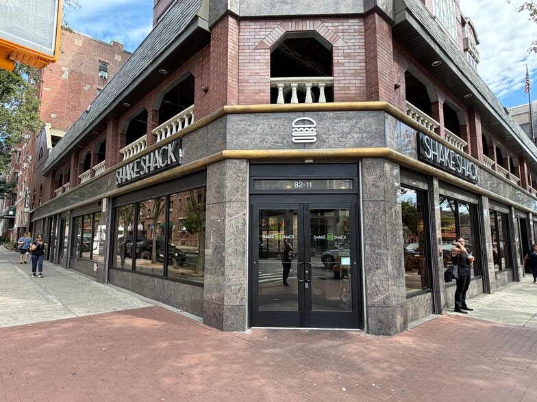 More Photos Of 3701-3712 82nd St, Jackson Heights General Retail For Lease