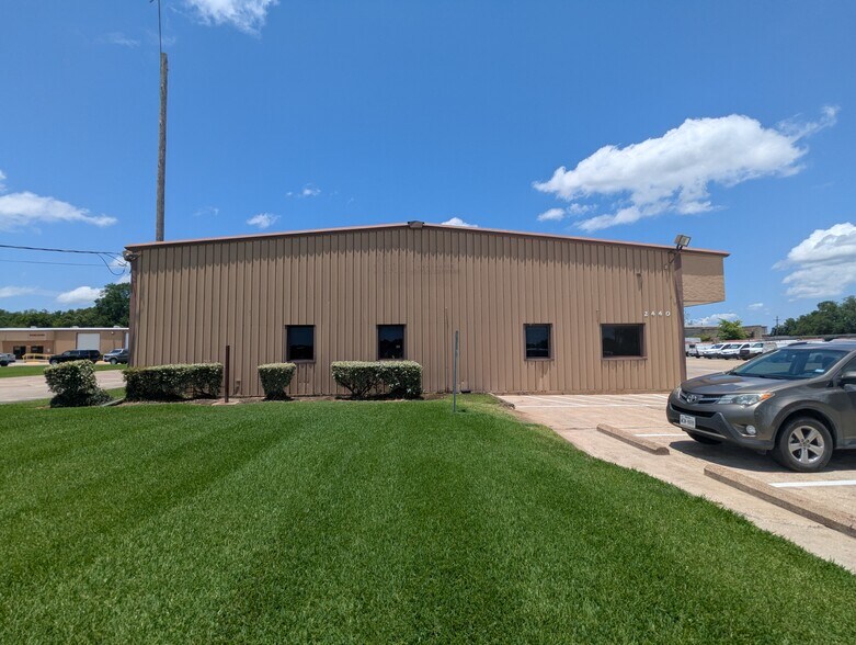 More Photos Of 2440 W Cardinal Dr, Beaumont Warehouse For Lease