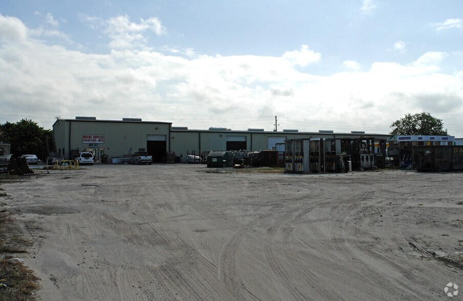 Primary Photo Of 10755 49th St N, Clearwater Manufacturing For Lease