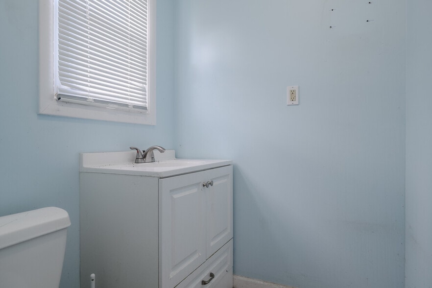 More Photos Of 36 Lake Avenue Ext, Danbury Manufacturing For Sale