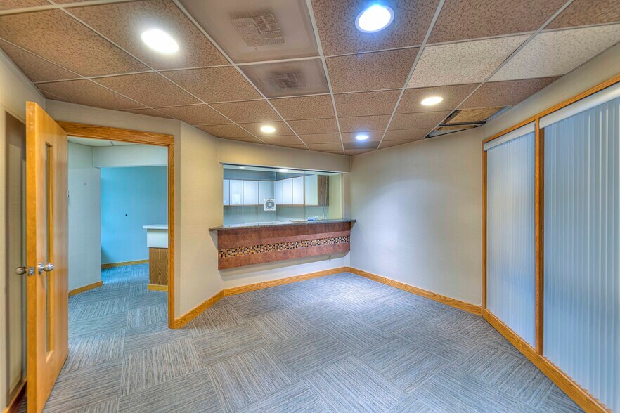 More Photos Of 900 E Michigan Ave, Jackson Office For Lease