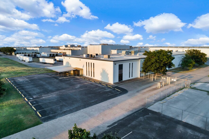 Primary Photo Of 7601 Will Rogers Blvd, Fort Worth Distribution For Lease