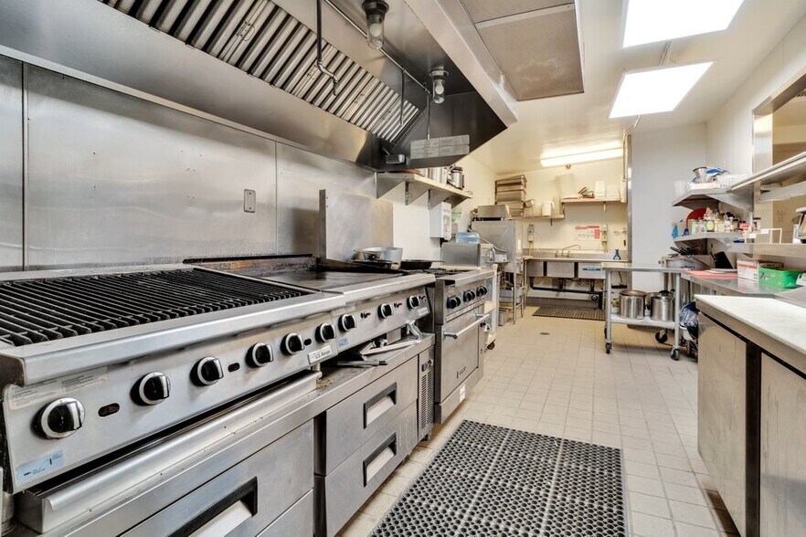 More Photos Of 70111 State Highway 74, Mountain Center Restaurant For Sale