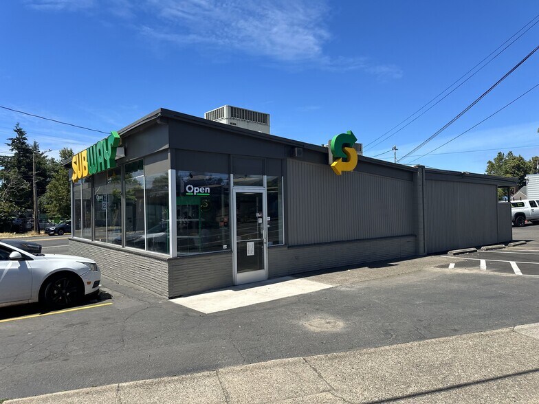 Primary Photo Of 5135 SE Foster Rd, Portland Fast Food For Lease