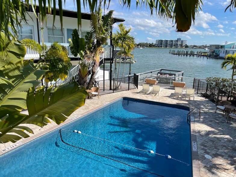 More Photos Of 50 Royal Way, Clearwater Beach Hotel For Sale