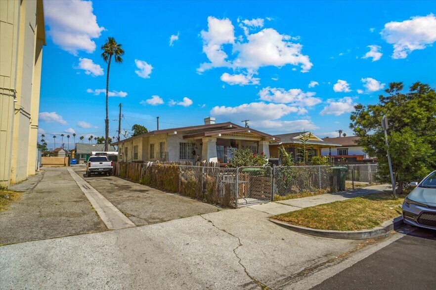 More Photos Of 1739 W 53rd St, Los Angeles Multifamily For Sale
