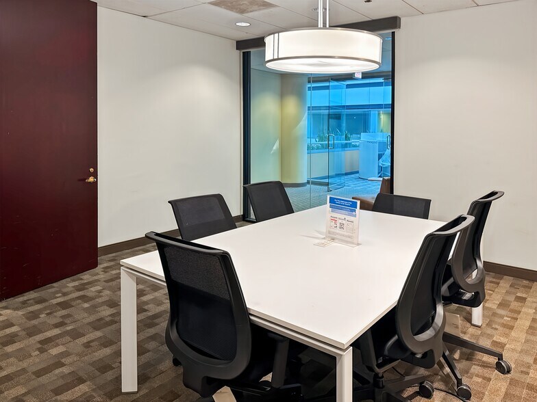 More Photos Of 203 N LaSalle St, Chicago Coworking Space