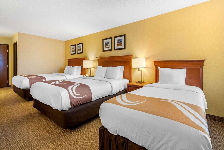 More Photos Of 670 Eagleridge Blvd, Pueblo Hotel For Sale