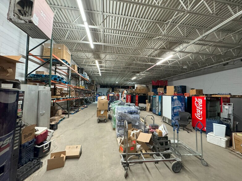 More Photos Of 70 Vincent Cir, Ivyland Warehouse For Lease