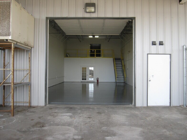 More Photos Of 1740 Skyway Dr, Longmont Warehouse For Lease