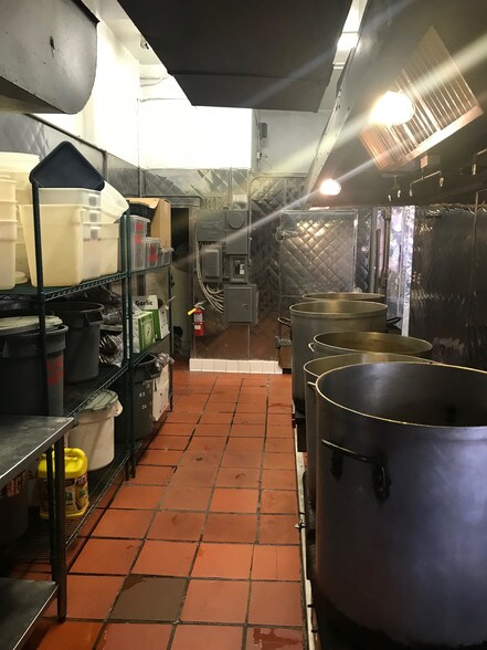 More Photos Of 5120 E Olympic Blvd, East Los Angeles General Retail For Sale