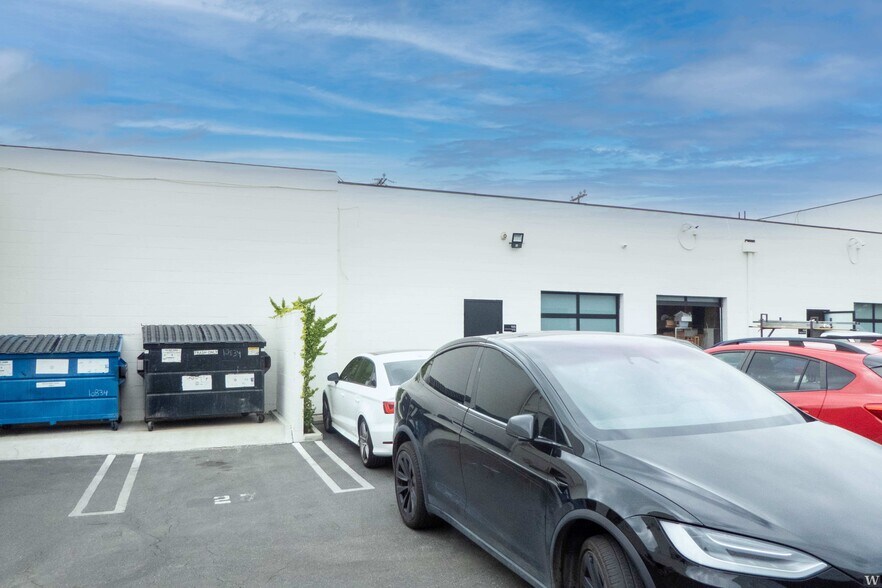 More Photos Of 10826-10834 Burbank Blvd, North Hollywood Office For Sale