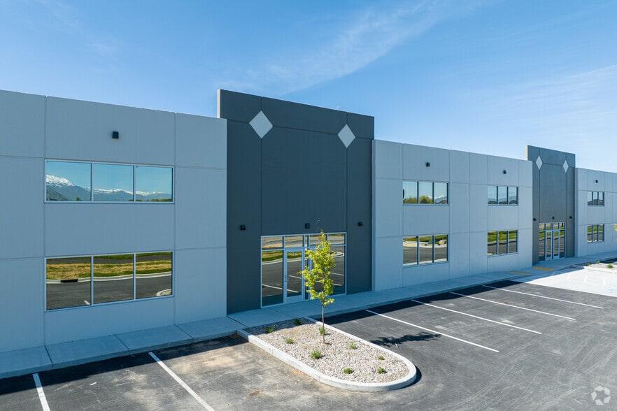 More Photos Of 2400 1600 w, Mapleton Warehouse For Sale