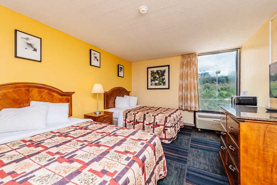 More Photos Of 2690 Riverside Dr, Macon-Bibb Hotel For Sale