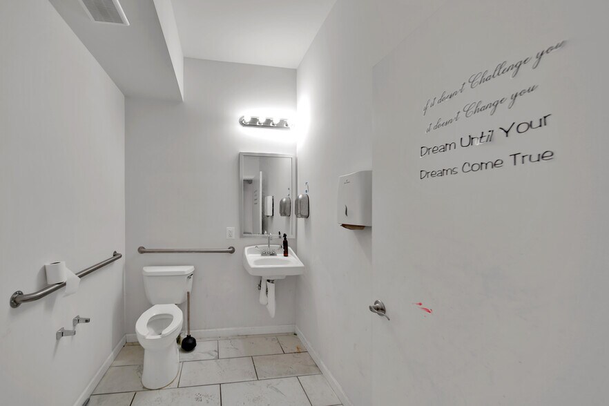 More Photos Of 6653 Washington Blvd, Elkridge Freestanding For Lease