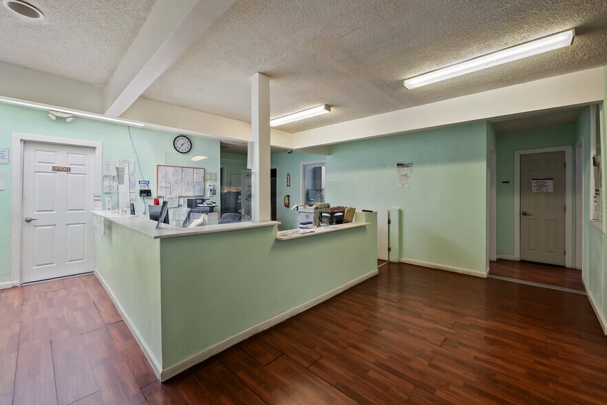 More Photos Of 355-359 N Fairfax Ave, Los Angeles Storefront Retail Office For Lease