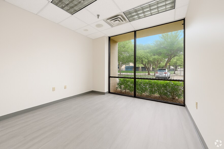 More Photos Of 7920 Elmbrook Dr, Dallas Medical For Lease