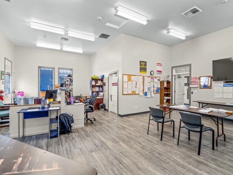 More Photos Of 504 W 7th St, Hanford Freestanding For Sale