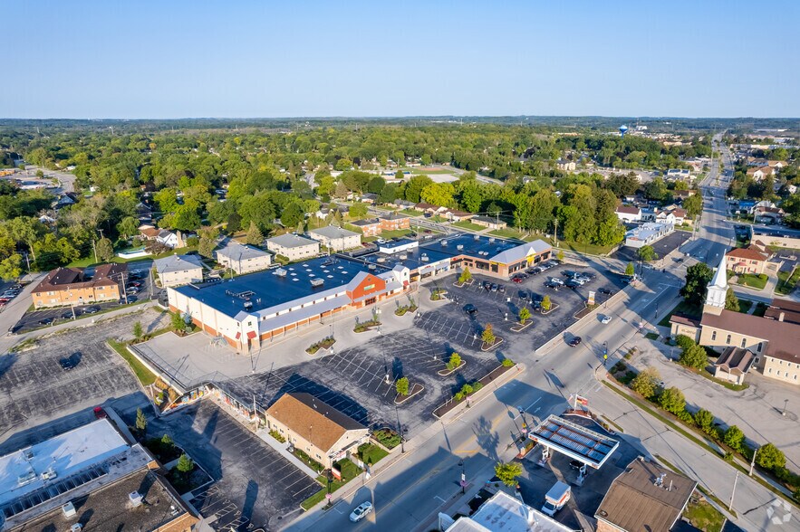 More Photos Of N89W16849 Appleton Ave, Menomonee Falls Supermarket For Lease