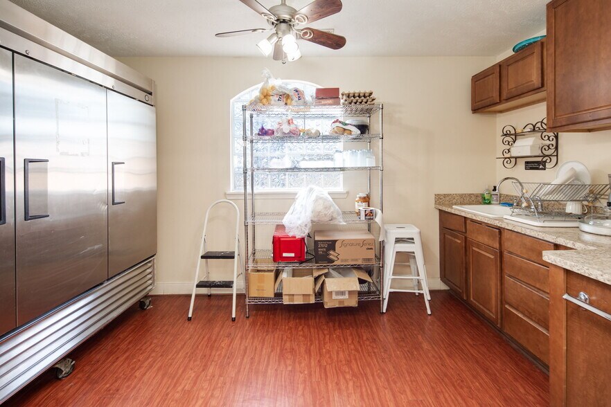 More Photos Of 2606 S Texas Ave, Bryan Restaurant For Sale