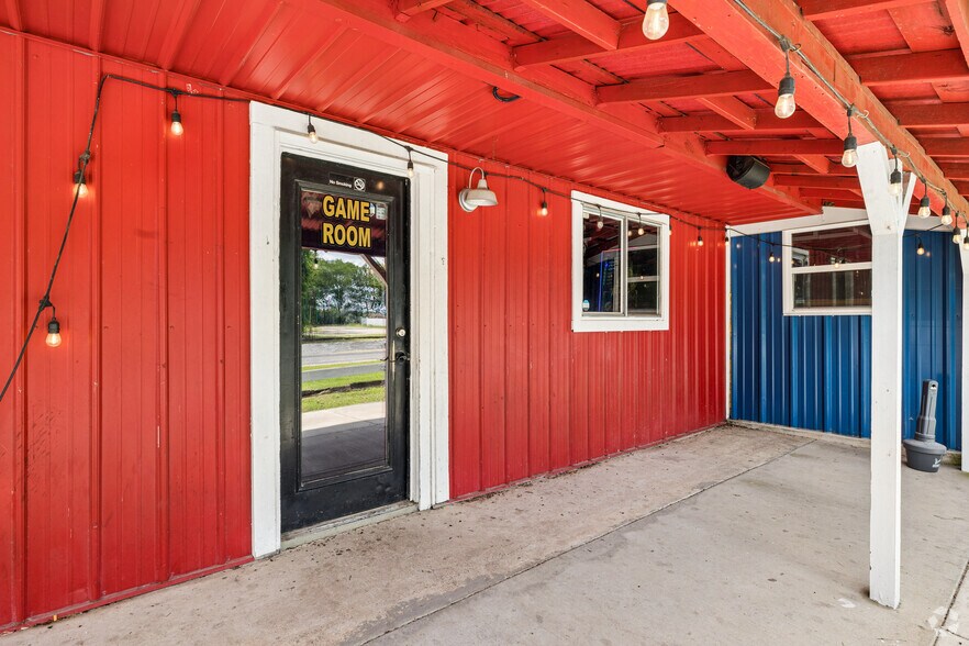 More Photos Of 1450 FM 279, Ben Wheeler Restaurant For Sale