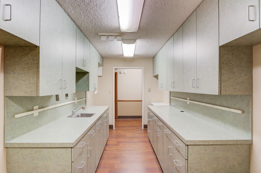 More Photos Of 63 W Candler St, Winder Medical For Lease