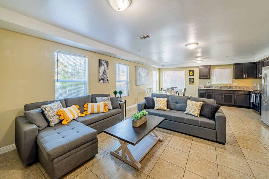 More Photos Of 943 Broad Ave, Wilmington Apartments For Sale