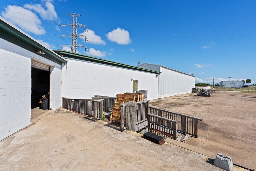 More Photos Of 8602 Broadway St, Galveston Warehouse For Sale