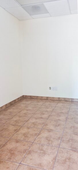 More Photos Of 7678 E Greenway Rd, Scottsdale Light Distribution For Lease