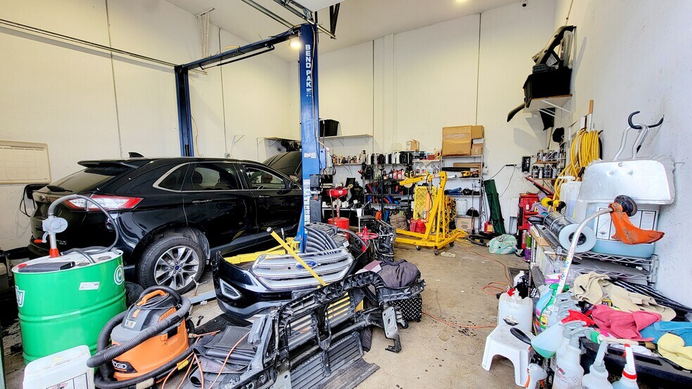 More Photos Of 4045 State St, Salem Auto Dealership For Sale