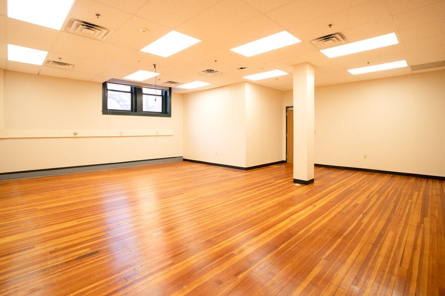 More Photos Of 139 S Main St, Fall River Office For Sale