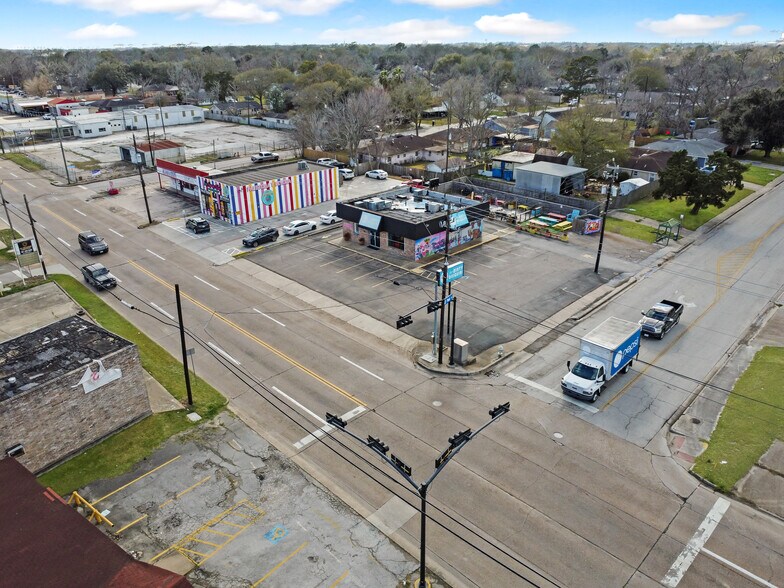 More Photos Of 2007 N Main St, Baytown General Retail For Sale