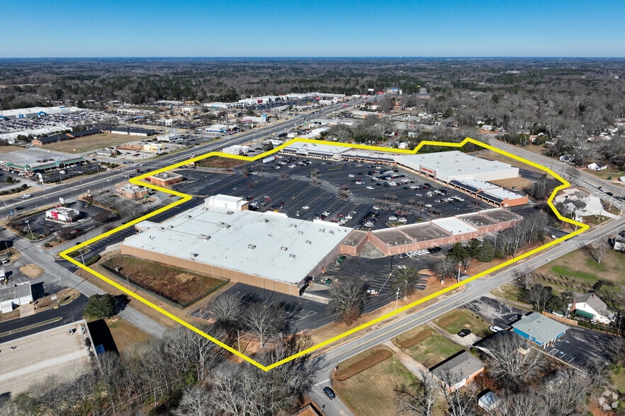 More Photos Of 100 Spalding Square, Griffin Unknown For Lease